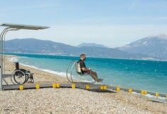 Σχεδόν 200 ελληνικές παραλίες θα είναι φέτος προσβάσιμες για άτομα με κινητικά προβλήματα