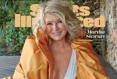 Στα 81, η Μάρθα Στιούαρτ γίνεται εξώφυλλο στο Sports Illustrated Swimsuit Issue