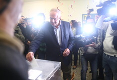 Εκλογές 2023: Ψήφισε ο πρώην πρωθυπουργός Κώστας Καραμανλής