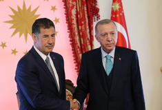 Εκλογές Τουρκία: Ο Σινάν Ογκάν ανακοίνωσε πως στο δεύτερο γύρο θα στηρίξει Ερντογάν