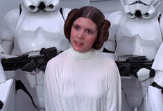 Carrie Fiher: Δημοπρατείται το φόρεμα της πριγκίπισσας Leia του «Star Wars» – Θα ξεπεράσει το 2 εκατ. δολάρια