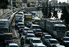 Κίνηση στους δρόμους: Καραμπόλα 6 οχημάτων στον Κηφισό- Μποτιλιάρισμα χιλιομέτρων