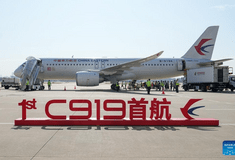 Παρθενική πτήση για το C919, πρώτο επιβατικό αεροπλάνο μέσων αποστάσεων 