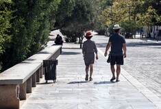 Καιρός Αγίου Πνεύματος: Πού θα βρέξει το τριήμερο - «Φλερτάρει» με 30άρια η θερμοκρασία