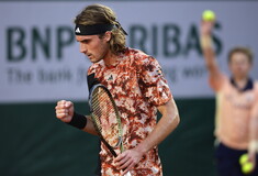 Στέφανος Τσιτσιπάς: Πέρασε στους «16» του Roland Garros 