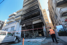 Φωτιά στον Άλιμο: Όλα δείχνουν εμπρησμό- Η στιγμή που πυρπολείται το κατάστημα επίπλων