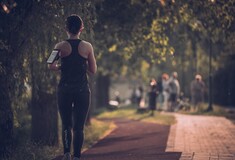 Ειδικός προτείνει 7 τρόπους για να παρατείνετε τα υγιή χρόνια της ζωής σας