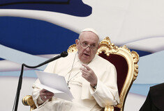 Πάπας Φραγκίσκος: Ολοκληρώθηκε η χειρουργική επέμβαση στο έντερο – Θα παραμείνει αρκετές μέρες στο νοσοκομείο