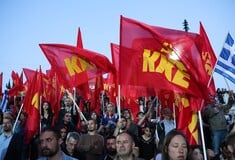 ΚΚΕ: Πρόστιμο 21.600 ευρώ στο ΚΚΕ για αφισορύπανση στους δρόμους της Αθήνας