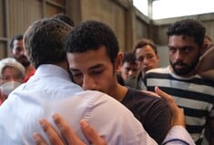 Ναυάγιο στην Πύλο: Ο Τσίπρας αγκαλιάζει 15χρονο επιζώντα- «Προαναγγελθείσα τραγωδία»