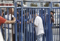 Ναυάγιο στην Πύλο: Συγκίνηση στο λιμάνι- Βρήκε τον αδερφό του που τον νόμιζε πνιγμένο