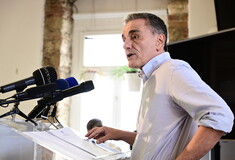 Ο Ευκλείδης Τσακαλώτος ανακοίνωσε την υποψηφιότητά του
