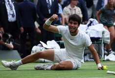 Wimbledon: O Kάρλος Αλκαράθ «εκθρόνισε» τον Νόβακ Τζόκοβιτς σε πέντε σετ