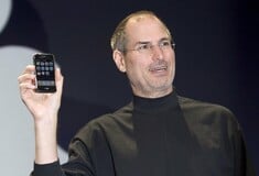 Το «ιερό δισκοπότηρο» των συλλεκτών iPhone- Πουλήθηκε 300 φορές πάνω από την τιμή αγοράς