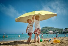ΙΣΑ: Οδηγίες προστασίας των παιδιών στην παραλία - Τι πρέπει να προσέχουν οι γονείς
