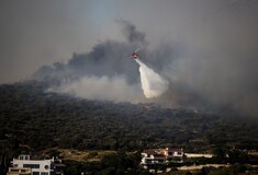 Φωτιές: Στα Δερβενοχώρια το δυσκολότερο μέτωπο - Η εικόνα σε Λουτράκι και Αττική