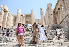 Απειλή για τον ελληνικό τουρισμό ο παρατεταμένος καύσωνας - Τι προβλέπουν οι ειδικοί 