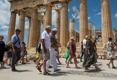 «Τουρίστες, γυρίστε σπίτι σας!»: Απ' την Αθήνα και τη Βενετία μέχρι το Άμστερνταμ οι ασεβείς επισκέπτες «θυμώνουν» την Ευρώπη