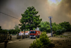 Δημοτικός σύμβουλος για τη φωτιά στη Ρόδο: «Πυροσβεστικά οχήματα δεν είχαν φρένα» 