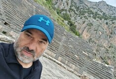 Καταγγελία περί βιασμού: Παραπομπή του σκηνοθέτη Κώστα Κωστόπουλου σε δίκη πρότεινε η εισαγγελέας 