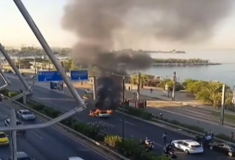 Κίνηση στους δρόμους: Μποτιλιάρισμα στην παραλιακή, πήρε φωτιά αυτοκίνητο