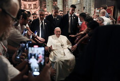 Πάπας Φραγκίσκος: Καλεί τους ιερείς «να ακούν την κραυγή οδύνης» των θυμάτων σεξουαλικής κακοποίησης