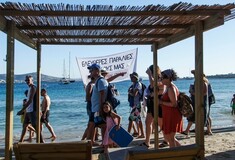 Δεν είναι μόνο η Πάρος! Η ιστορία και τα επόμενα σχέδια της Κίνησης Πολιτών για Ελεύθερες Παραλίες