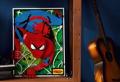 Ο Spiderman έγινε Lego και δείχνει να έρχεται κατά πάνω σου - Πάνω από 2.000 τουβλάκια