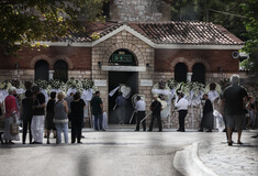 Οδυσσέας Σταμούλης: Κλίμα βαθιάς οδύνης στην κηδεία του 11χρονου γιου του