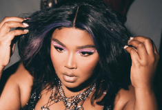 Lizzo: Νέες καταγγελίες για ανάρμοστη σεξουαλική συμπεριφορά – Έχει χάσει 200.000 followers