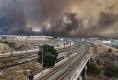 Φωτιά στον Ασπρόπυργο: Μήνυμα 112 για τον Λόφο Κυρίλλου- «Απομακρυνθείτε προς Μάνδρα»