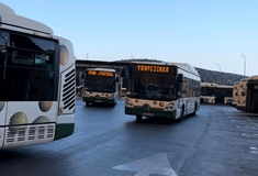 Φωτιά στη Φυλή: Απομάκρυνση 161 λεωφορείων από το αμαξοστάσιο των Άνω Λιοσίων 