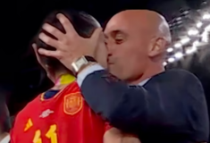 Πέδρο Σάντσεθ: Δεν φτάνει η συγγνώμη του προέδρου της ομοσπονδίας για το φιλί στην παίκτρια της εθνικής