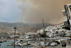 Φωτιά στην Άνδρο: Μήνυμα από το 112 για εκκένωση