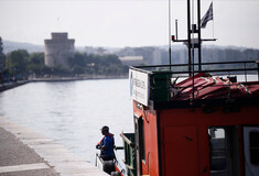 Αλκίππη: Το σκάφος-απορριμματοφόρο που συλλέγει έναν τόνο σκουπίδια την ημέρα- Μέχρι και πατίνια