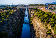 Πλοίο προσέκρουσε στη διώρυγα της Κορίνθου 