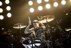 Blink-182: Ανέβαλαν συναυλίες, λόγω «επείγοντος οικογενειακού θέματος» του Τράβις Μπάρκερ