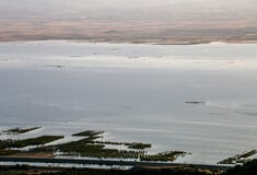 Λίμνη Κάρλα: Υποχωρούν τα νερά- Παραμένει χωρίς νερό ο Βόλος