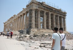 Συνελήφθη τουρίστας που πήρε μάρμαρα από την Ακρόπολη - «Δεν ήξερα ότι απαγορεύεται»