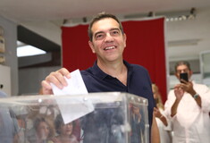 Εκλογές ΣΥΡΙΖΑ: Ψήφισε στην Καισαριανή ο Αλέξη Τσίπρας