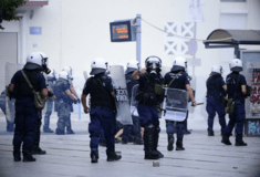 Επεισόδια και χημικά στη Λάρισα κατά την πανθεσσαλική πορεία διαμαρτυρίας