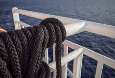 Πτώση ναυτικών από πλοίο: Τη σύλληψη τριών μελών του πληρώματος διέταξε ο εισαγγελέας