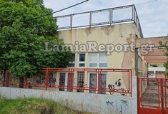 Λαμία: Μαθητής τραυματίστηκε σε σχολείο - Έπεσε από ύψος όταν υποχώρησε κάγκελο (BINTEO)