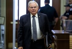 Ρομπερτ Μενέντεζ: Ελεύθερος με εγγύηση 100.000 δολαρίων ο γερουσιαστής - Δηλώνει αθώος