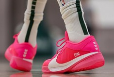Γιάννης Αντετοκούνμπο: Στην προπόνηση με ροζ παπούτσια για την κόρη του 