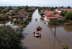 Οι φυσικές καταστροφές απειλούν τους στόχους για πλεόνασμα και ανάπτυξη