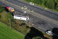 Ανατροπή σχολικού λεωφορείου στο Λίβερπουλ- Δύο νεκροί 