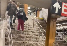 Πλημμύρες στη Νέα Υόρκη: «Καταρράκτες» στο μετρό, εγκλωβισμένοι πολίτες