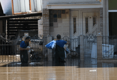 Θεσσαλία: Πρωτοβουλίες για την αποκατάσταση των αστέγων από τις πλημμύρες στα Τρίκαλα