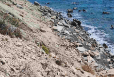 Γυναίκα εντοπίστηκε νεκρή σε βράχια σε παραλία της Κρήτης
